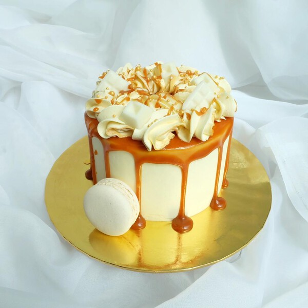 Salted Caramel Vanilla Cake